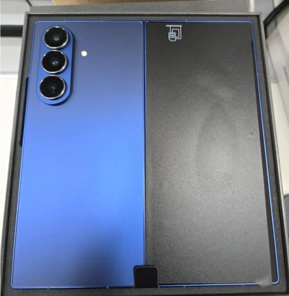 三星Galaxy Z Fold 7真機曝光：超薄藍調設計，7月9日震撼亮相！