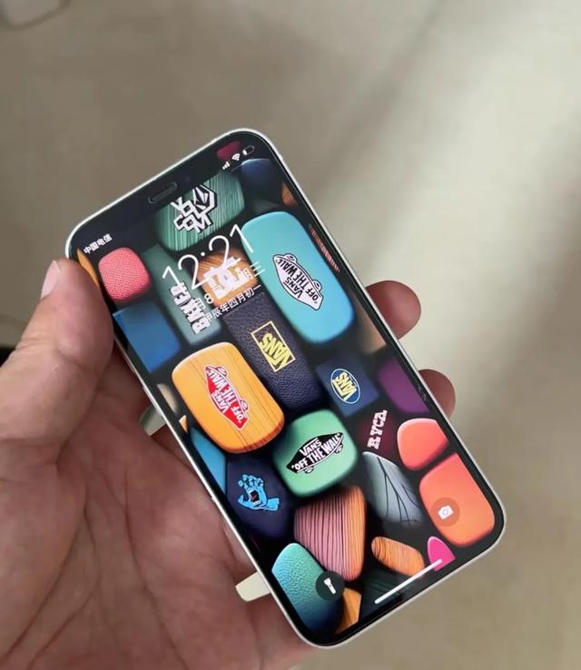 2025年1000元的“iPhone12mini”小屏旗舰的执念与现实困境。