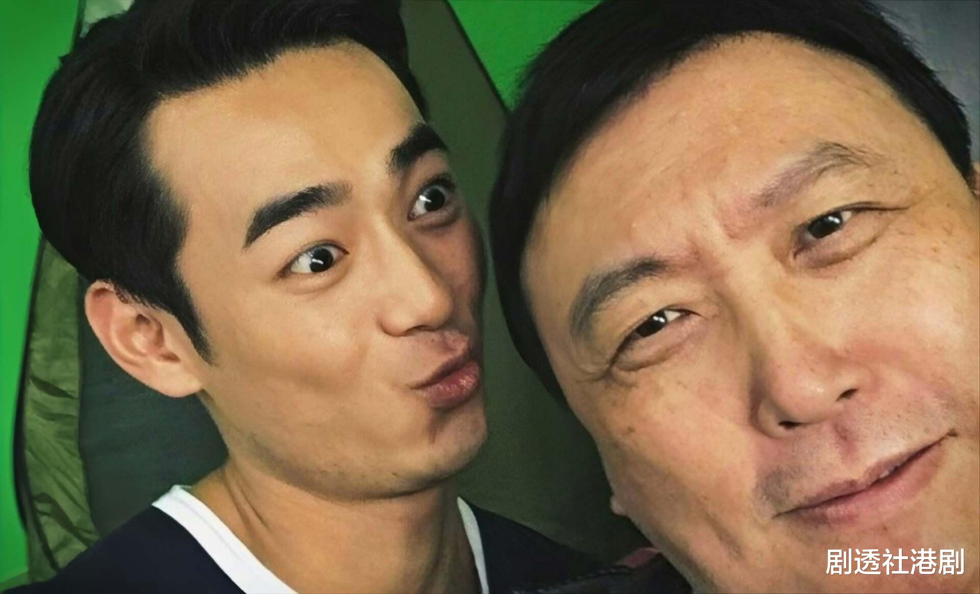 香港知名男星上街派宣传单,惨遭路人无视,事业不顺在过气边缘