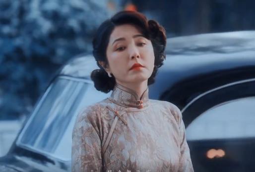 没对比就没伤害!脸僵又肿、表情呆滞的曾黎,一人拖垮了央视大剧