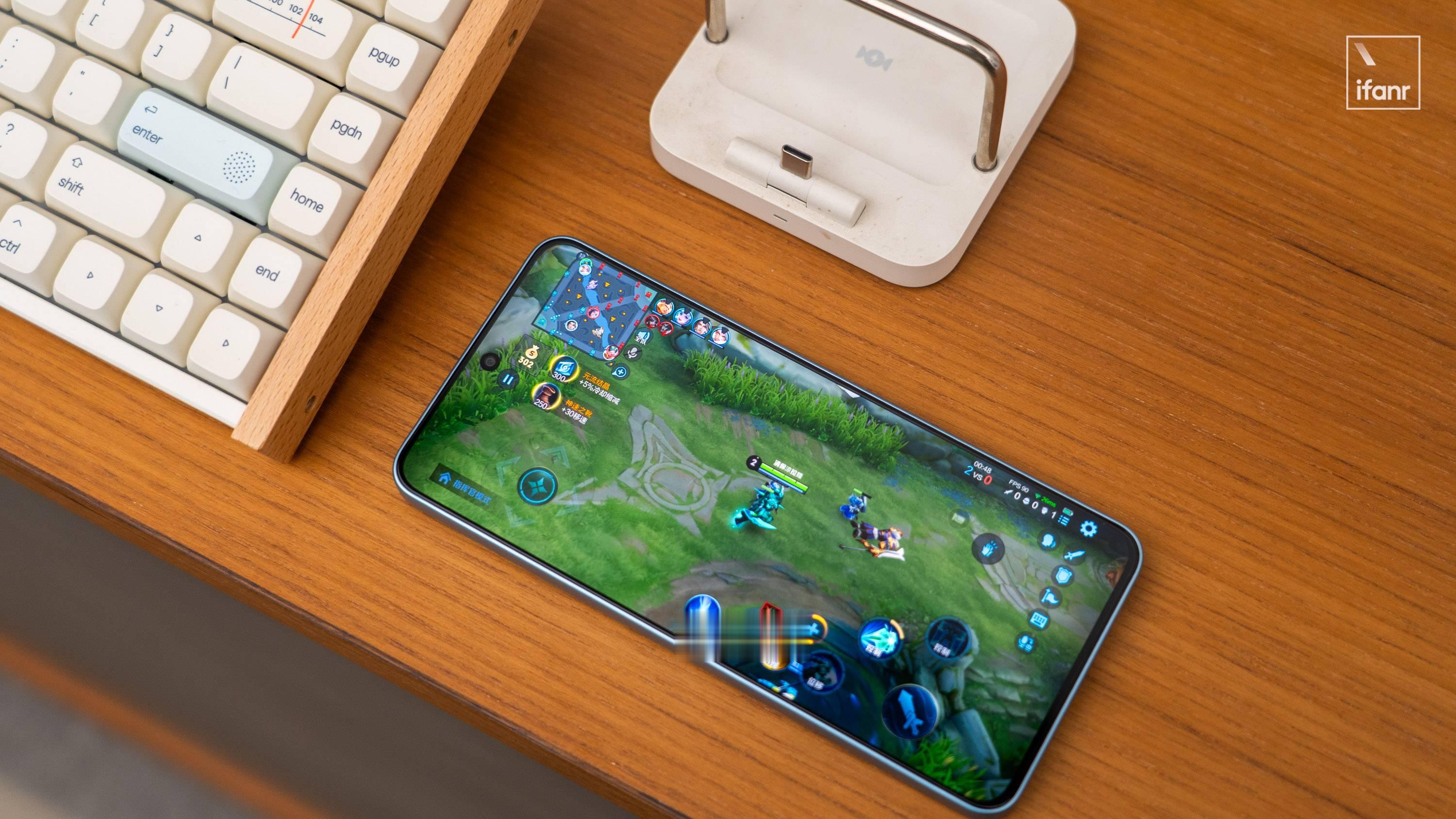 金標充電寶，帶手機功能 | vivo Y500 上手體驗