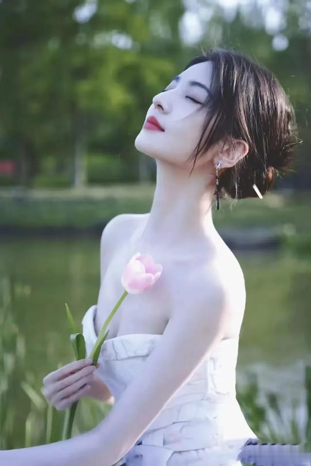 娱乐圈惊现宝藏女神，她为啥这么火？