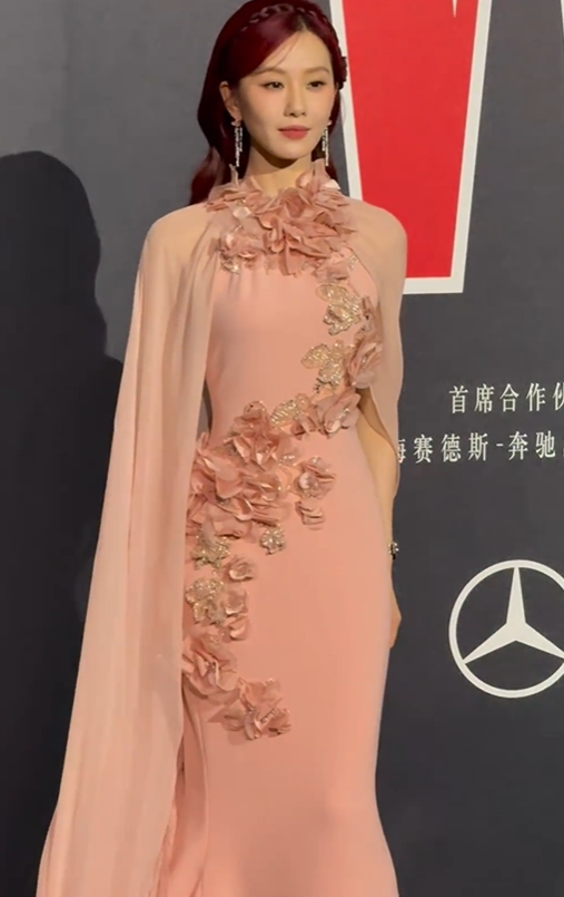 这可是央视镜头啊，42岁孙俪高马尾状态：面相变了跟换了魂一样