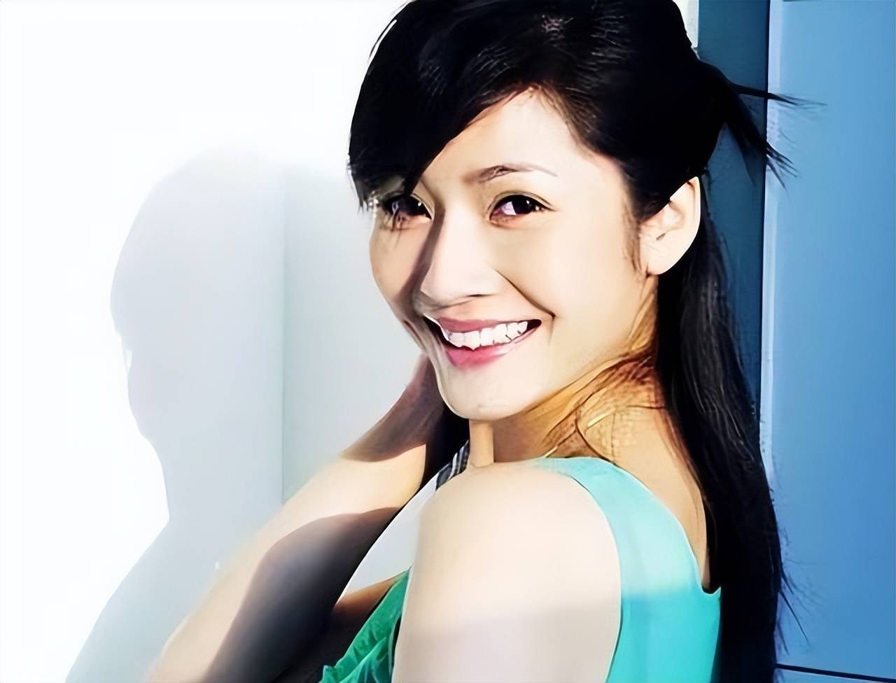 吉雪萍现状：低调定居上海，和富豪老公很甜蜜，3个儿子都随爸爸