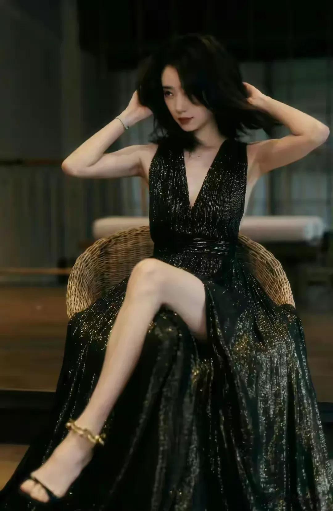 张小斐的腿堪称内娱“氛围感美腿天花板”