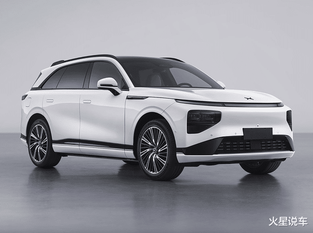 内外大变脸，还有华为技术加持，鸿蒙智行又一重磅车亮相成都车展