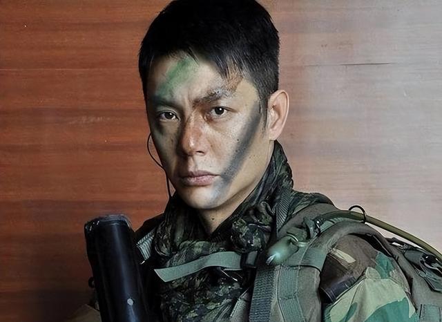 从军旅一哥到无戏可拍？知名男星离婚8年再与前妻合作，卖力宣传