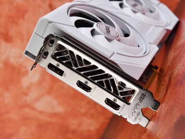 蓝宝石RX 9060 XT 8G/16G 显卡首测 游戏/生产力多种选择