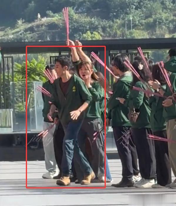 《无邪》开机,生图下刘烨瘦成皮包骨,00后女演员脸肿油腻靠边站