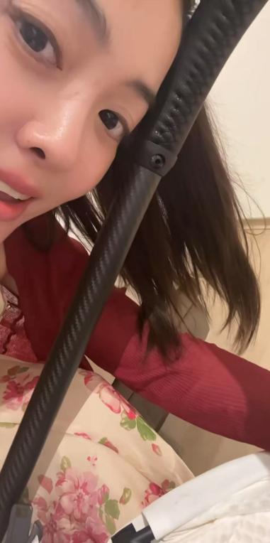 刘和刚小10岁娇妻生三胎了？晒与婴儿互动视频引热议，本人回应了