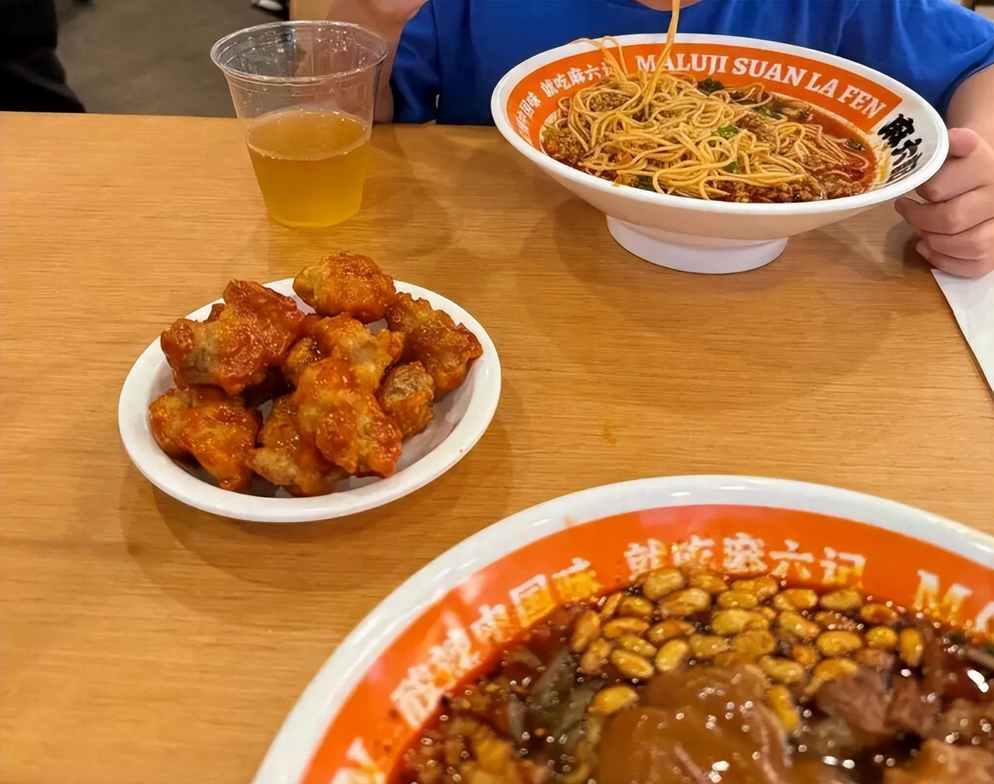 丢脸丢到国外！发霉风波仅3月，43岁的汪小菲，还是遭到了\反噬\