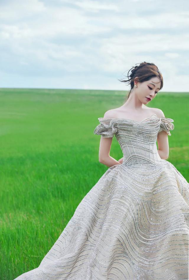 祝绪丹长裙美图