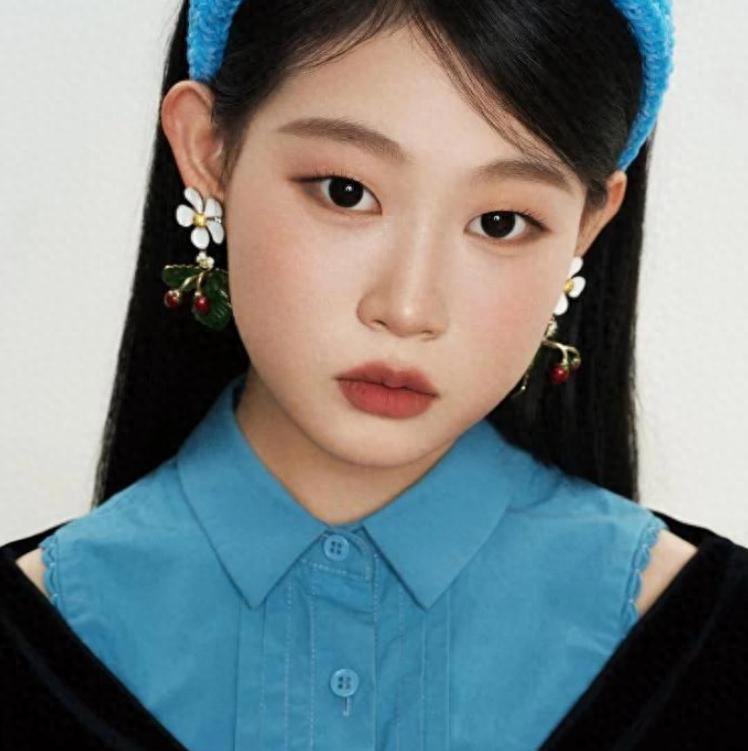 沈佳润再登杂志封面！冰雪造型萌萌哒，最丑星二代越发招人喜欢