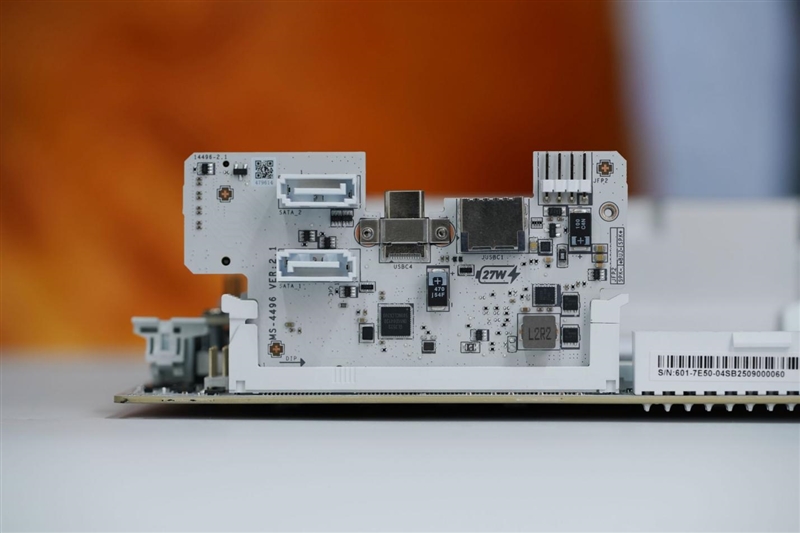 微星MPG X870I刀鋒 鈦主板評測：穩定釋放200W 內存性能可提升50%