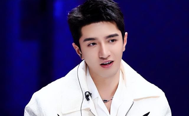 丑而不自知多可怕？这些非要演“绝世美男”的演员，一个比一个尬