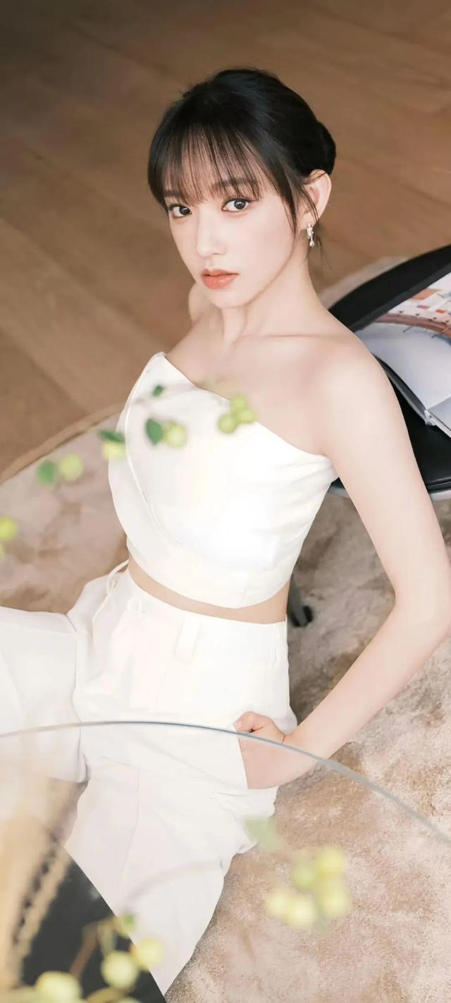 程潇，“人间核弹”身材媲美柳岩？转型“排骨精”被群嘲？