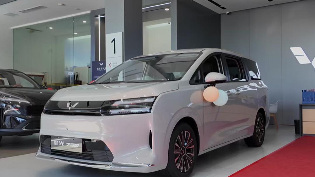 7.3万元起，星光730：三种动力+舒适大7座，五菱又行了