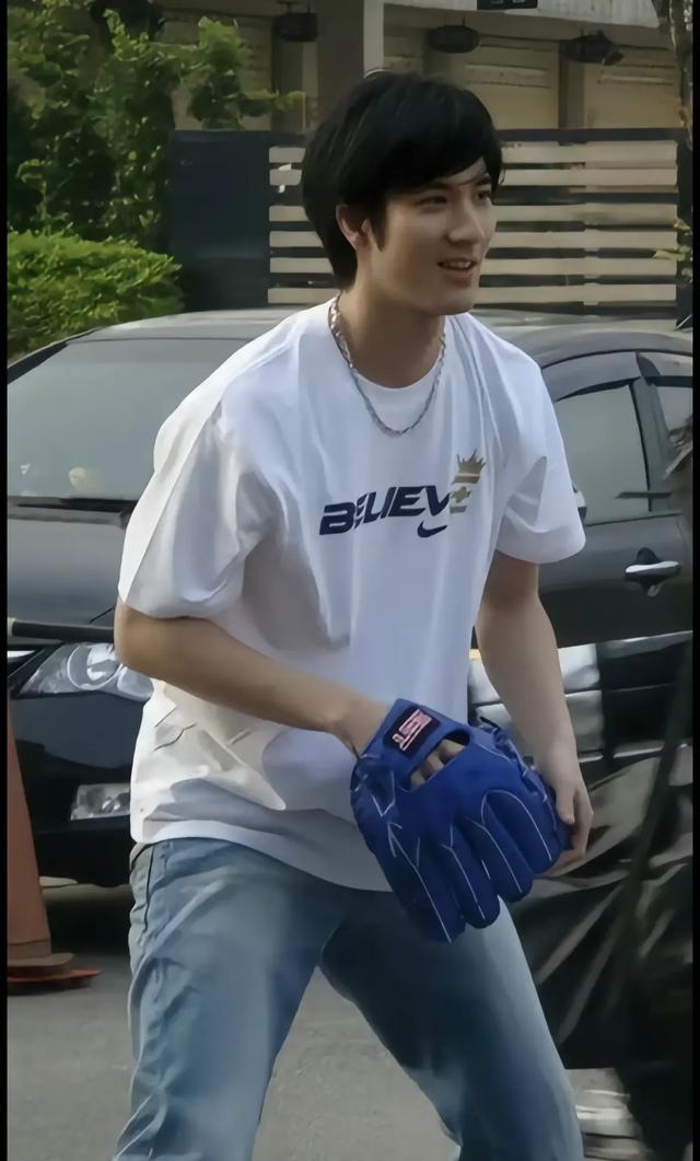 48岁王力宏演唱会现“岁月痕迹”，网友：一代男神也肉眼可见老了