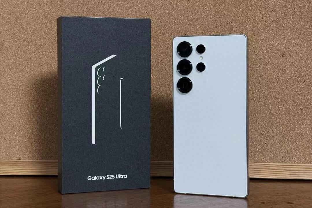 三星彻底“摊牌了”,从9699元跌至6648元,百倍变焦+2K直屏