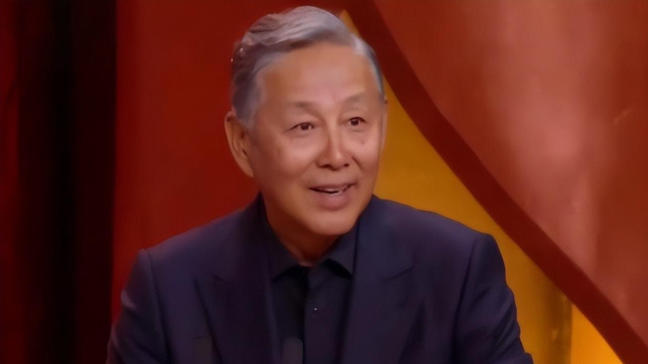金鸡奖这一夜，论资排辈，江湖地位，在一头白发的陈道明身上体现得淋漓尽致