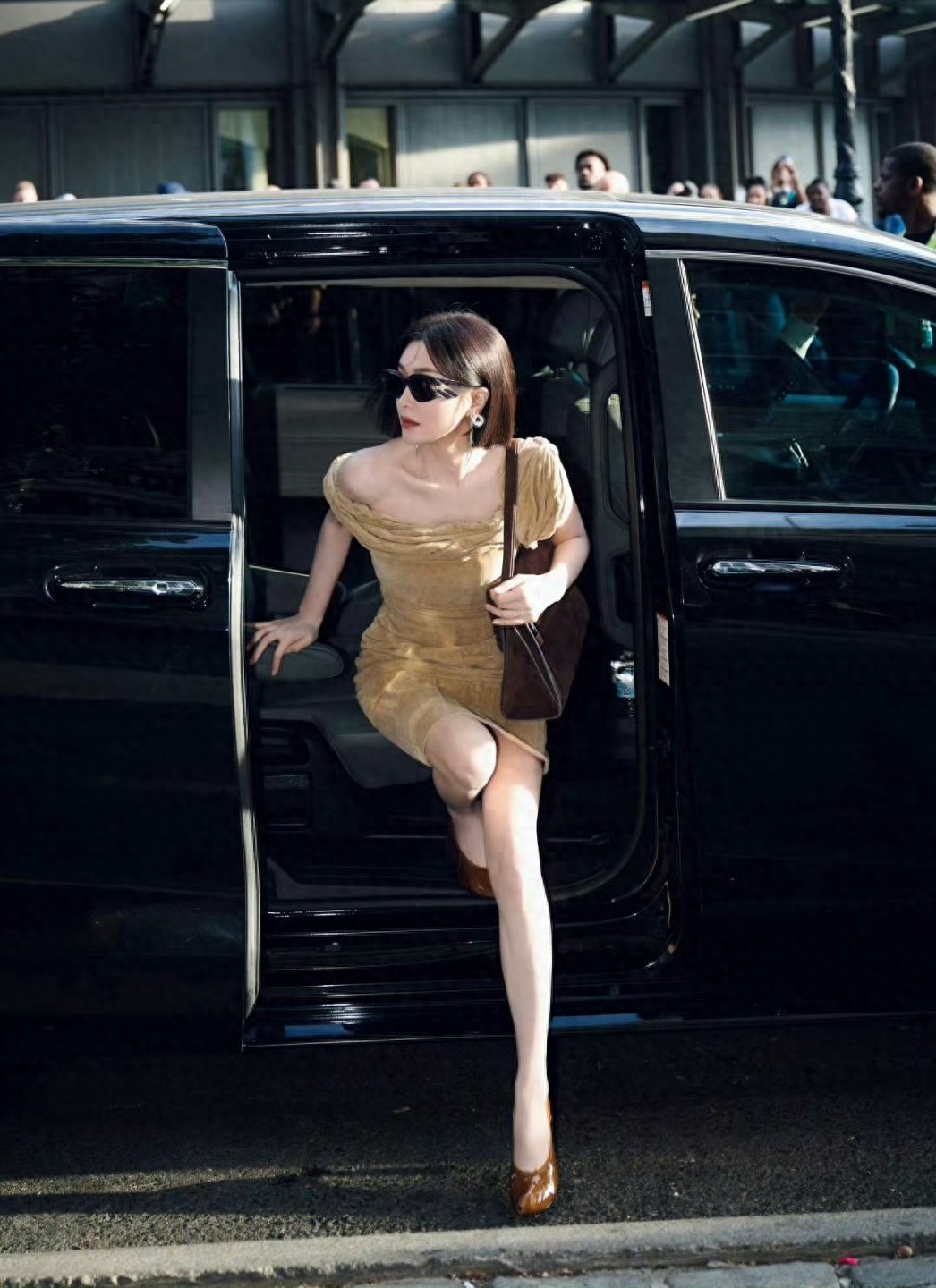 秦岚下车这幕美的太权威