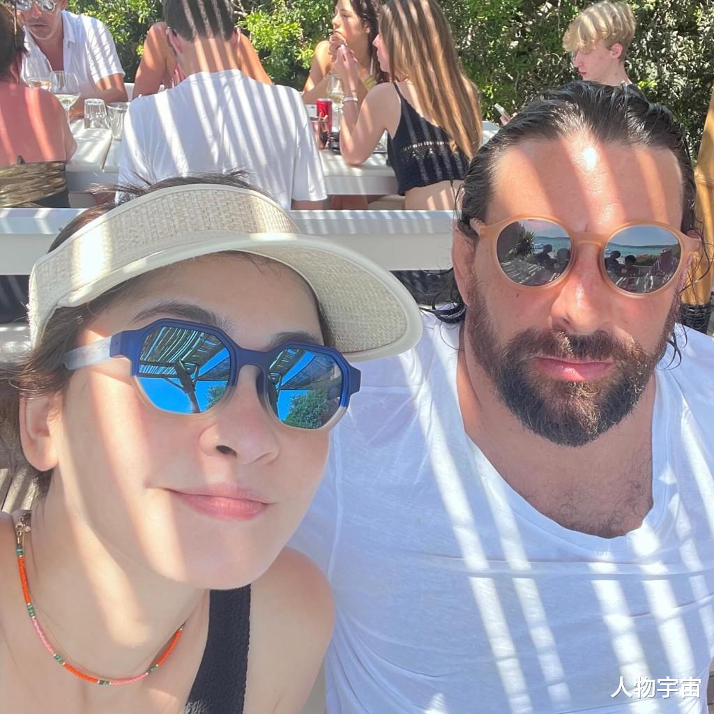 周汶锜为法籍老公庆生,男方两度出轨均获原谅,今外形大变不敢认