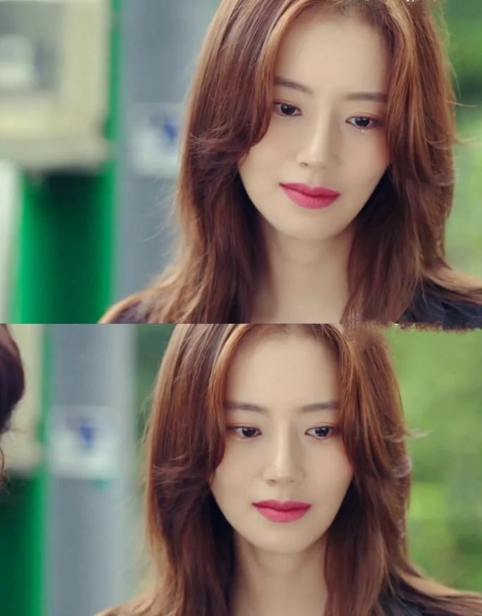 她是韩国真正的韩国“氧气美女” 长相温润漂亮，出道18年零绯闻