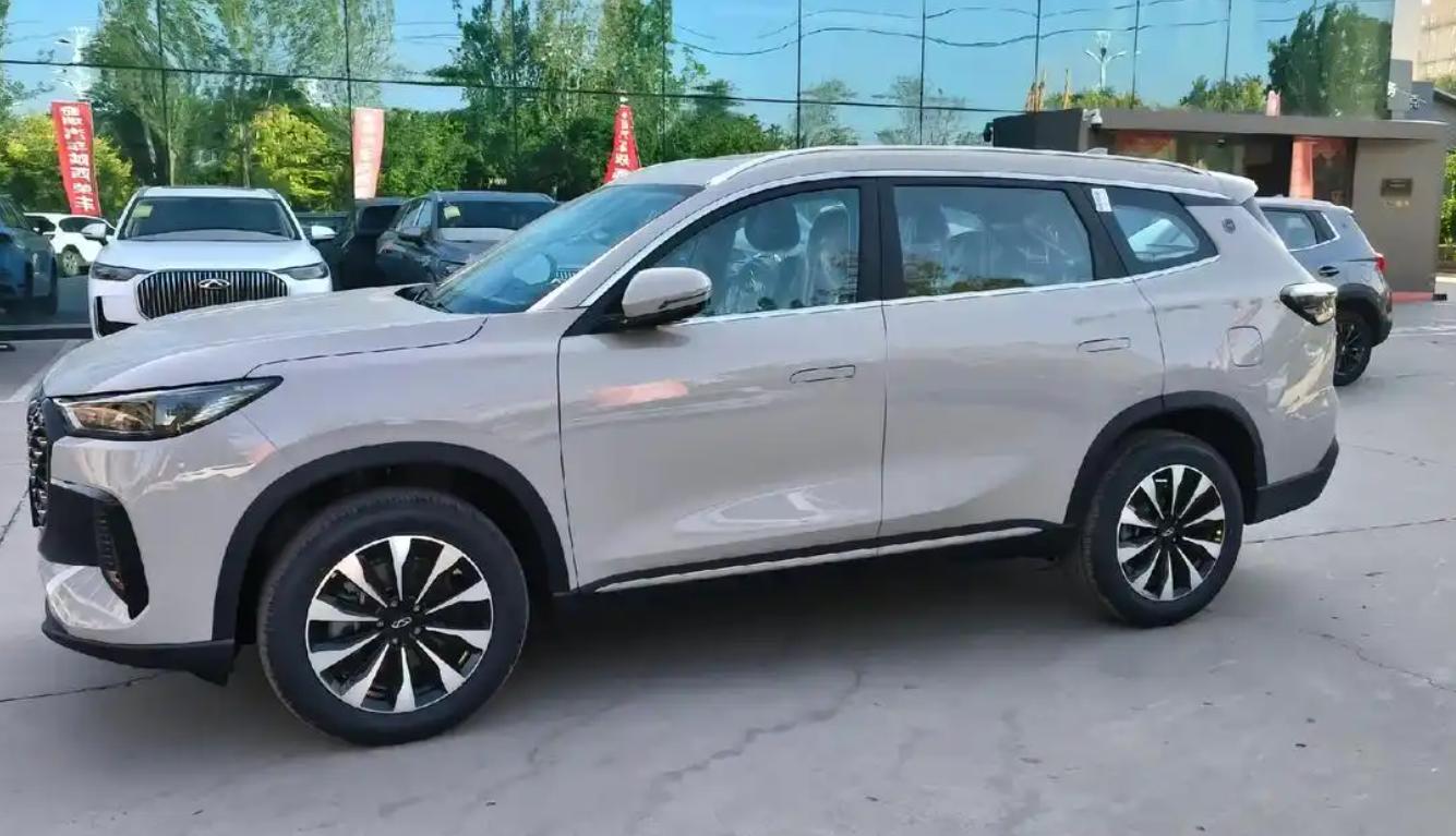 奇瑞宣布，瑞虎8 PLUS降价，目前9.99万起售，能否增加销量？