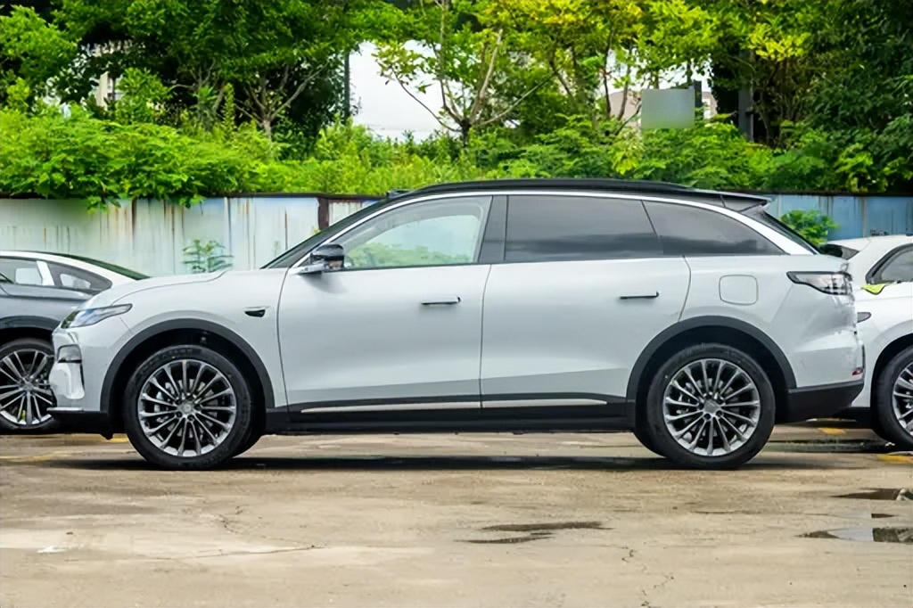 续航长，配置齐全，零跑C11值得入手？