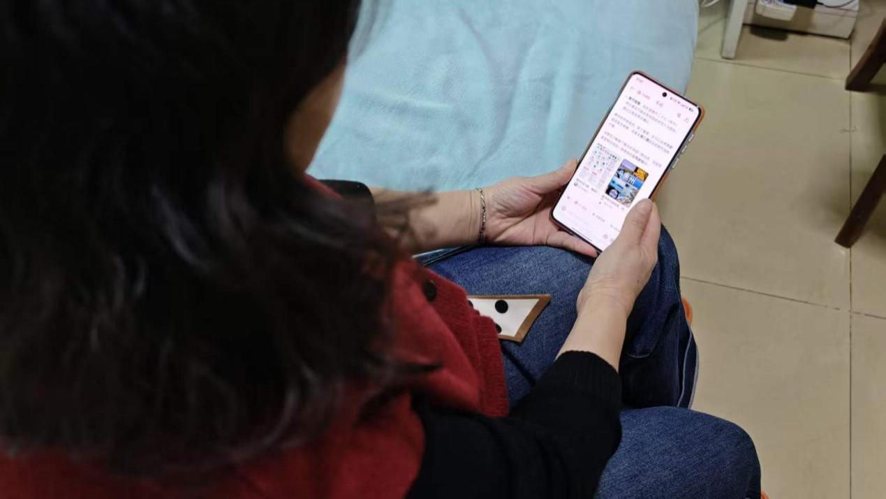 村里人如何用AI？月嫂用AI發朋友圈，千問成了大爺的賽博收音機