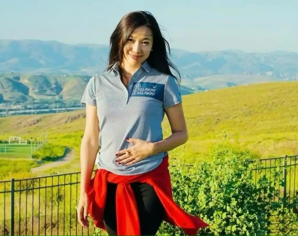 51岁徐静蕾美国超市被偶遇，合体黄立行购物，两人着装朴素接地气