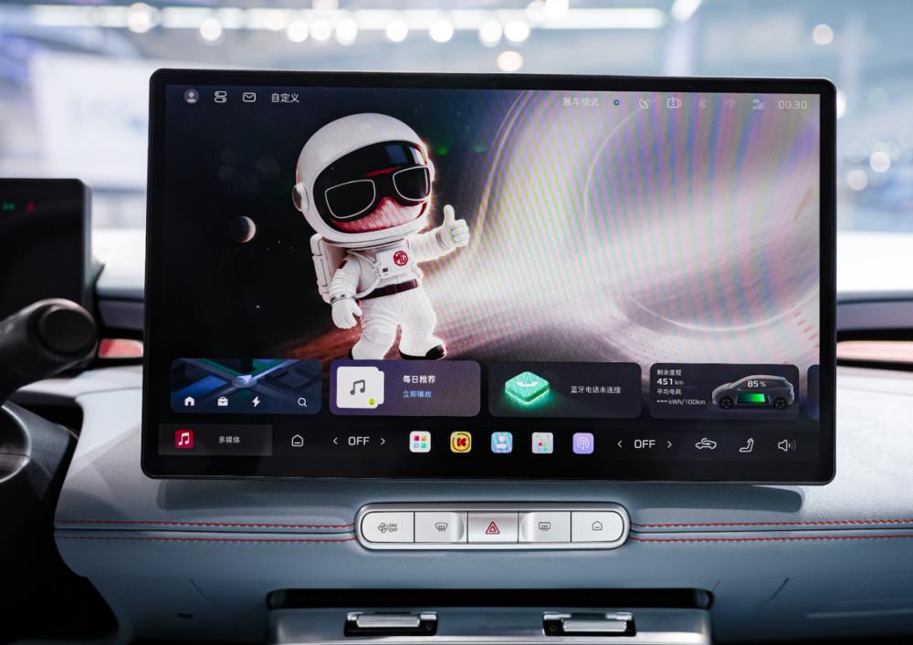 搭半固态电池，售6.88万起，名爵MG4半固态安芯版广州车展亮相！