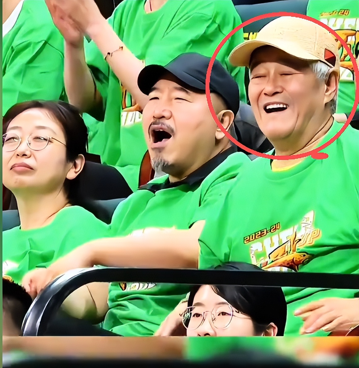 辽超明星：关婷娜胖了，丫蛋罕露面，赵本山沧桑，贾冰竟然也来了