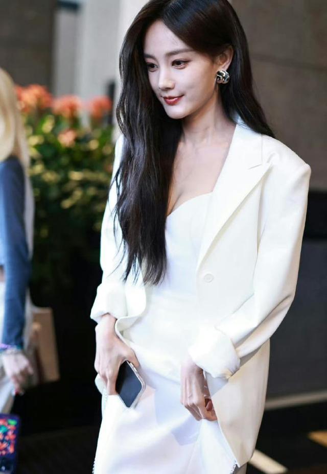 李一桐出场路透