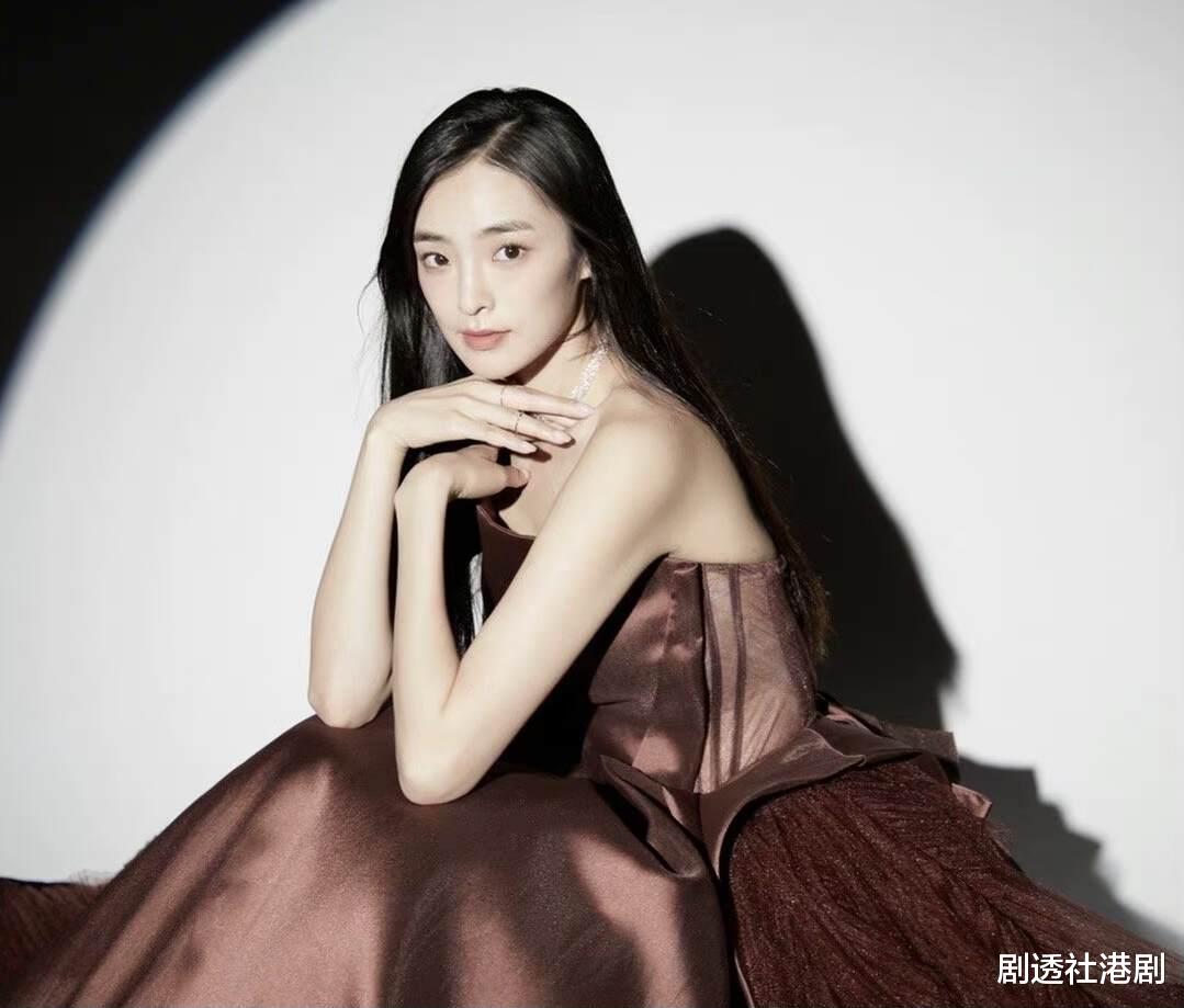 TVB人气女星新剧抢镜，深陷整容风波，脚踏多只船感情生活混乱