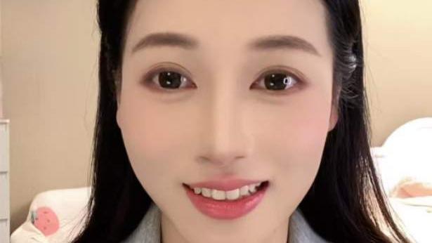 吴柳芳复出首次直播全程聊天不跳舞，善良的她没说管晨辰一句坏话