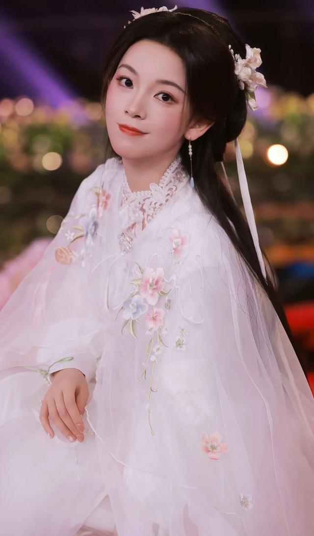 女星图鉴｜陈瑶｜绝美古风造型，真是太迷人眼了啊