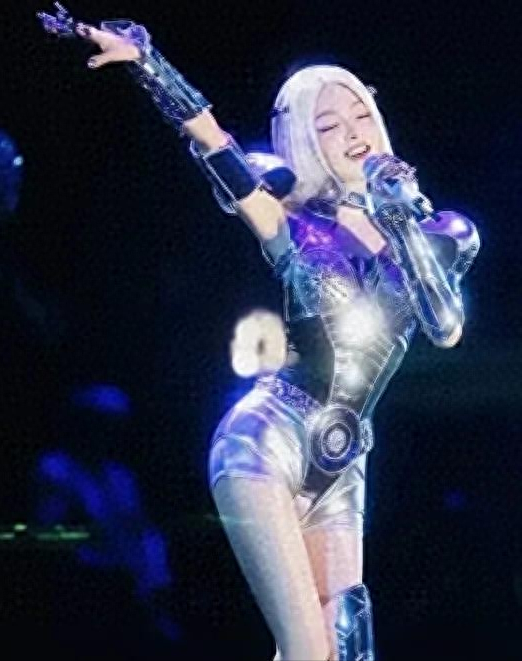 张韶涵的“渣女站姿”火了!腿缝几乎没有间距, 太让人羡慕了