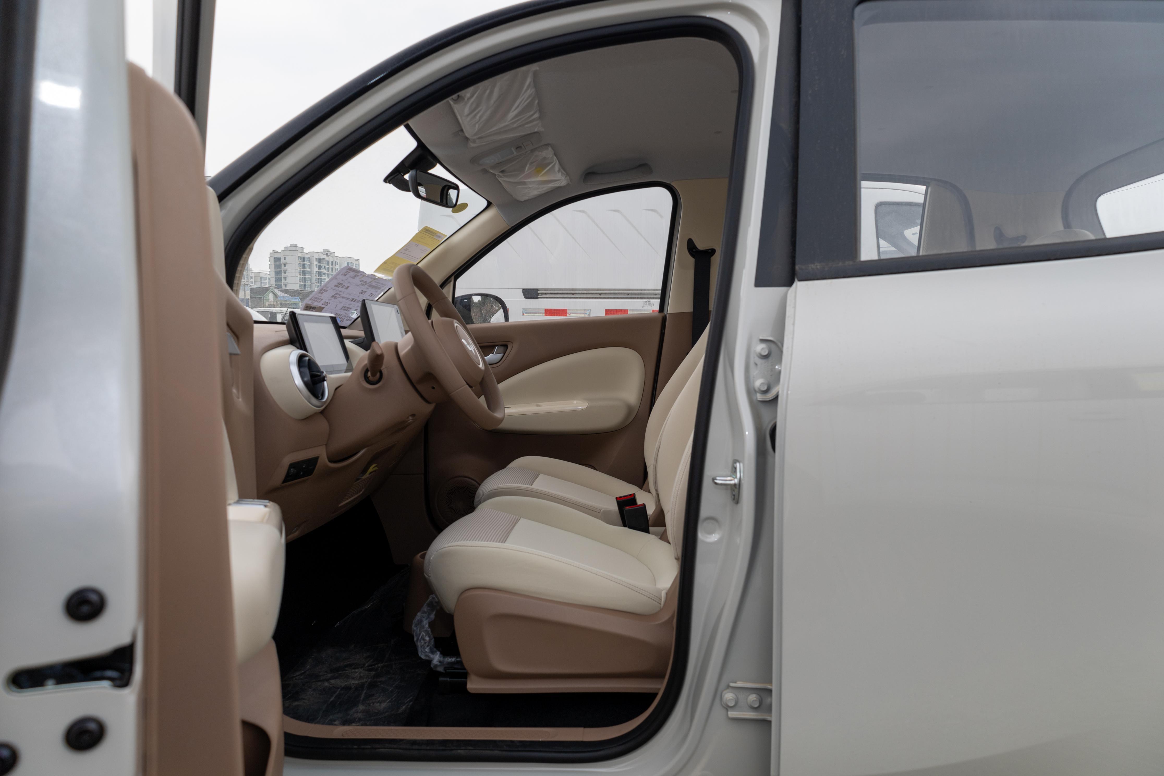 一次性说清楚 五菱宏光mini ev 四门版 新车选购指南