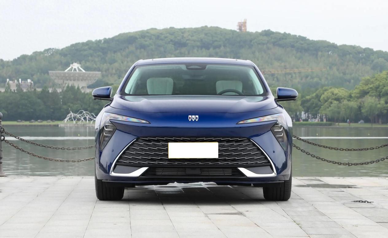 买档次高的中级车，这3款才是懂车之选，2.0T配9AT，动力强又舒适