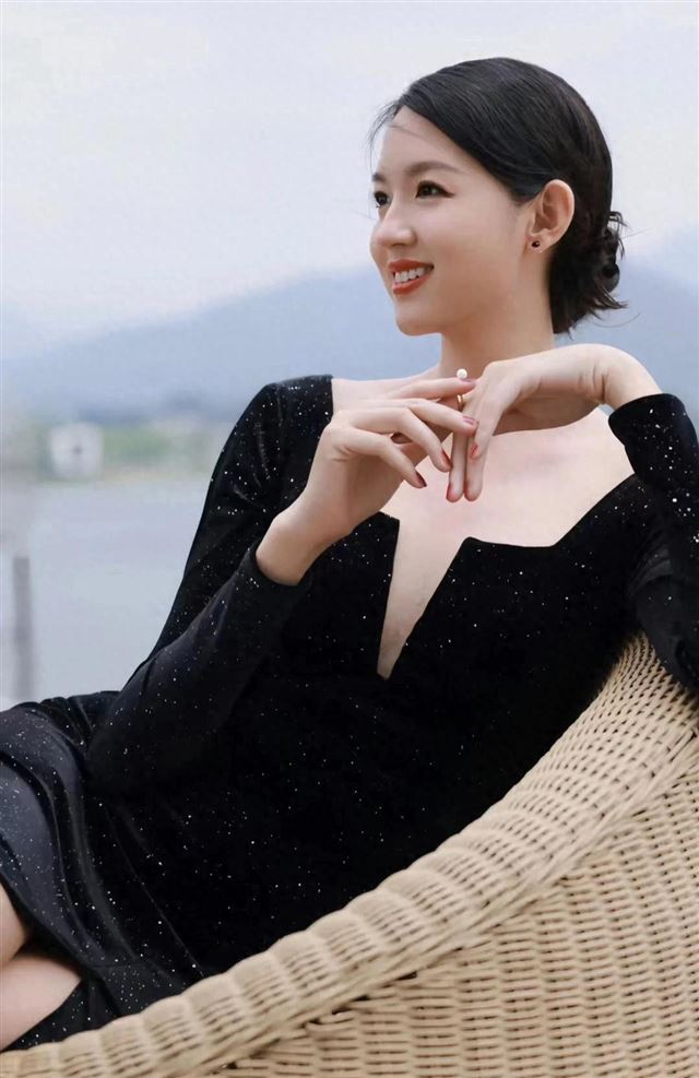 张梓琳：从世界小姐到人生赢家，独特抉择勾勒独属于她的高光