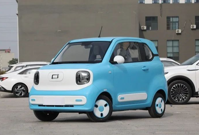 怒换32名高管！2万的小车，纯电续航超220公里，月销13890台