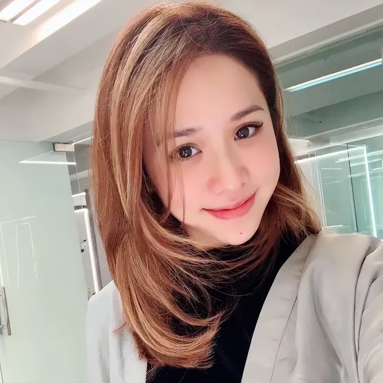 TVB三料港姐冠军离巢后惊喜现身,状态甚好已转行做老师