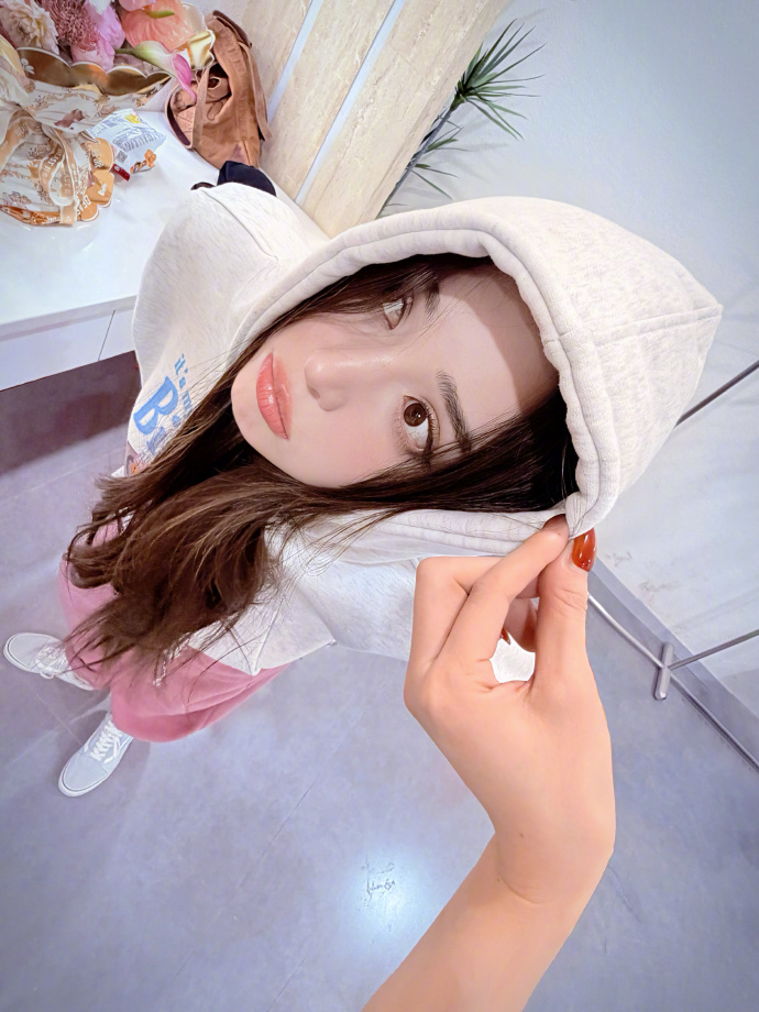 古力娜扎今日份营业美照，可可爱爱的一天