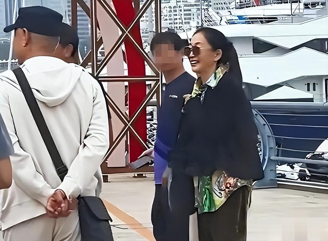 巫刚：与不婚不育的陈瑾相伴近20年，今61岁被网友偶遇 活成\笑话\