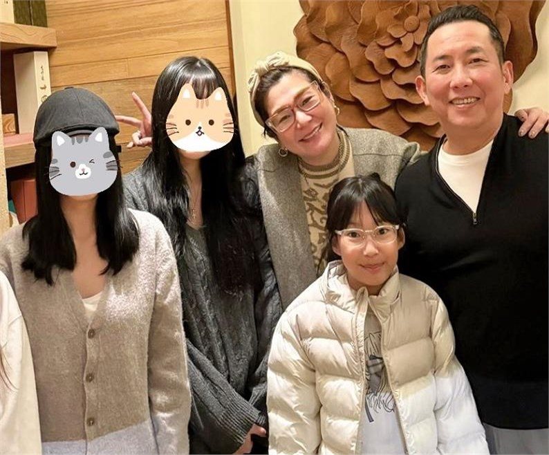 57岁屈中恒和Vicky租房住，4个女儿挤一屋，夫妻开便当店赚生活费