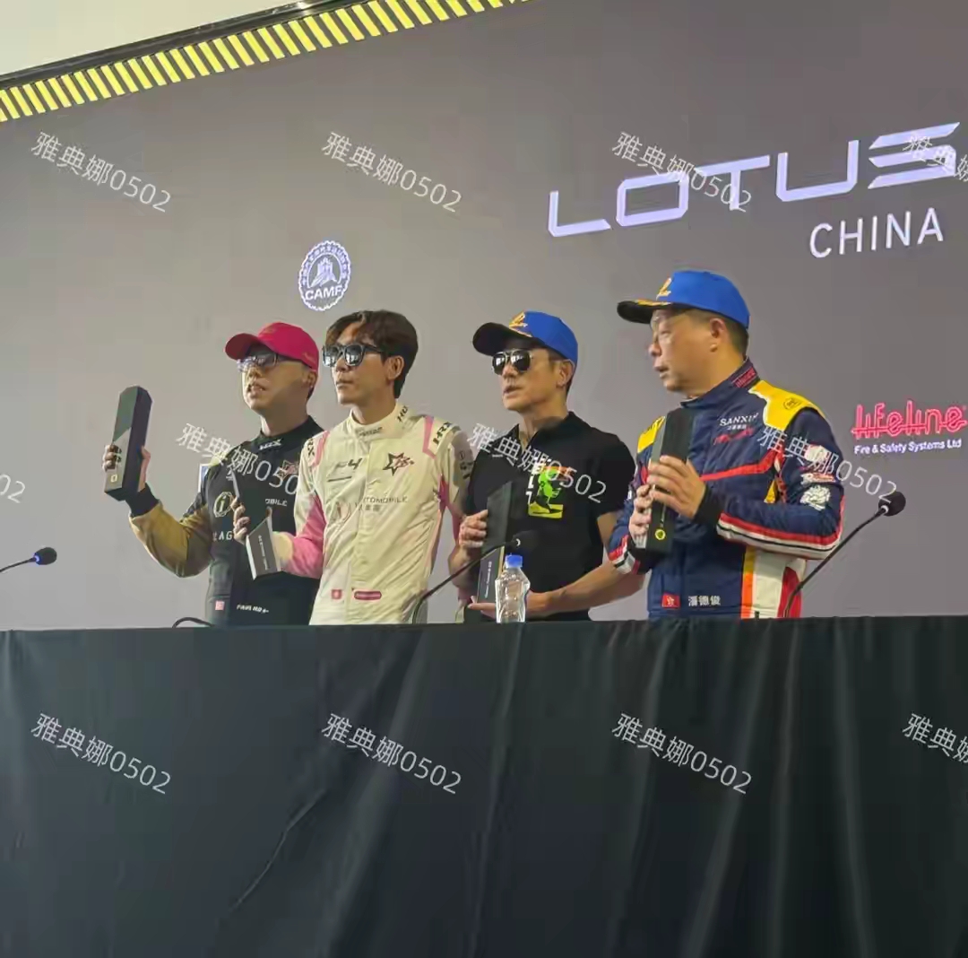 郭富城现身机场贵宾室竟无人识, 本人就是个毫不起眼的小个老头!