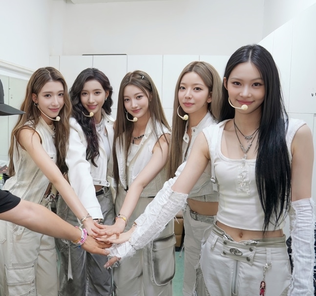 韩媒：李秀满打造的女团，登上央视音乐节目舞台