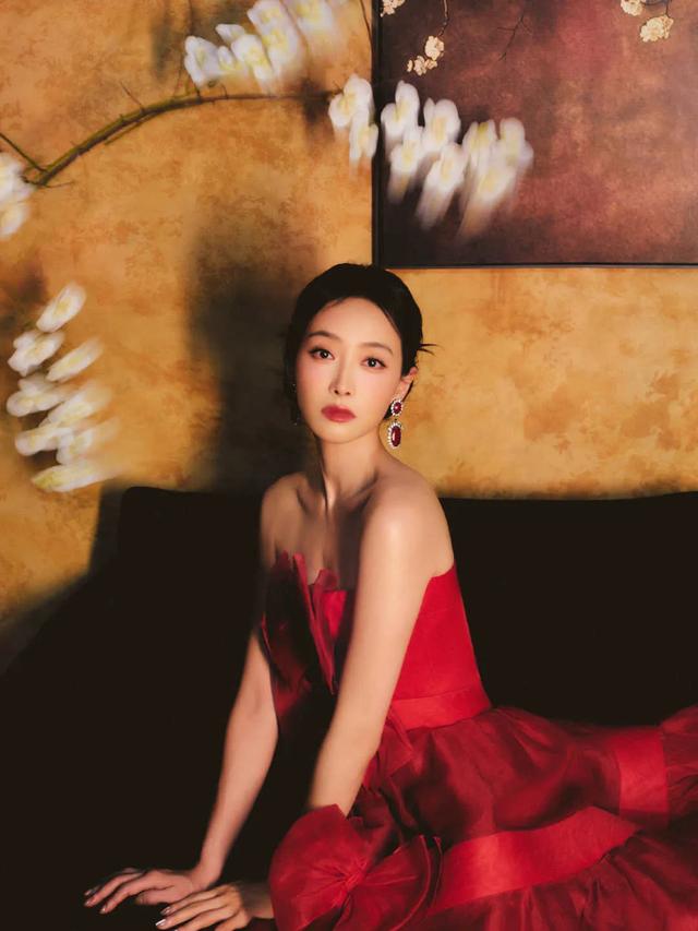 宋茜迷人红裙写真