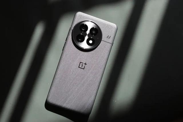 2025“信号最佳”的5款手机，全都是16GB+512GB，可以流畅用五年